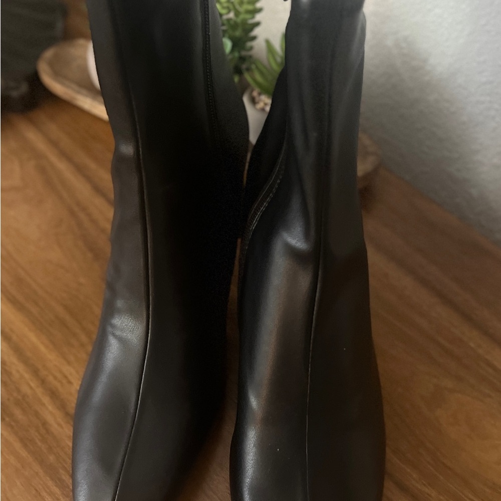 Steve Madden
Black
Size 9.5 
Ankle Boots
2.5” heel
NWT - Picture 11 of 16